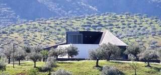 Plataforma de Ciência Aberta maintains the historic architecture of the former school building.